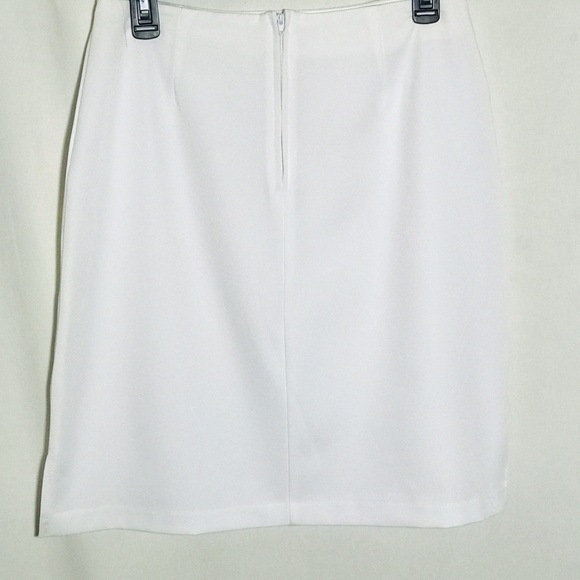 Women’s 2 piece suit..Jacket & Skirt..Winter White..missing tags. Size 10 - Picture 2 of 5